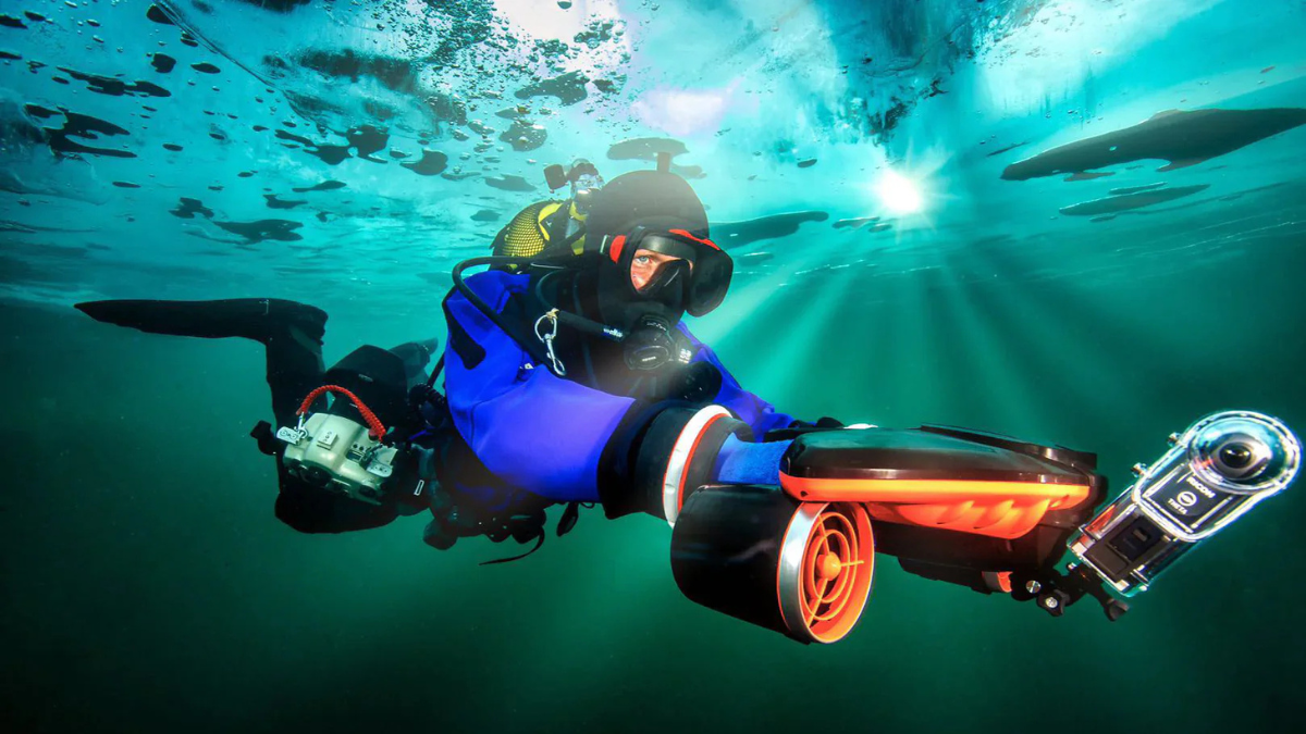 Skuter podwodny do nurkowania – czy naprawdę ma sens